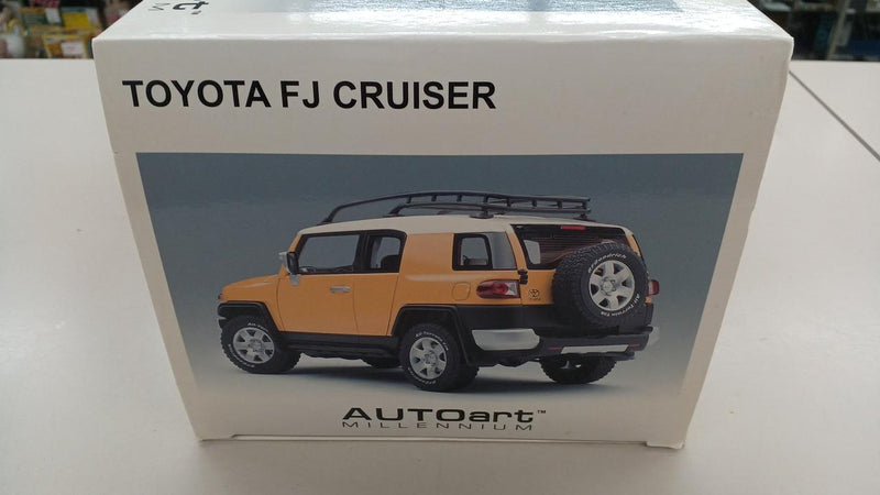 Load image into Gallery viewer, AUTOart TOYOTA FJ CRUISER 1/18 Scale Model Car– Used