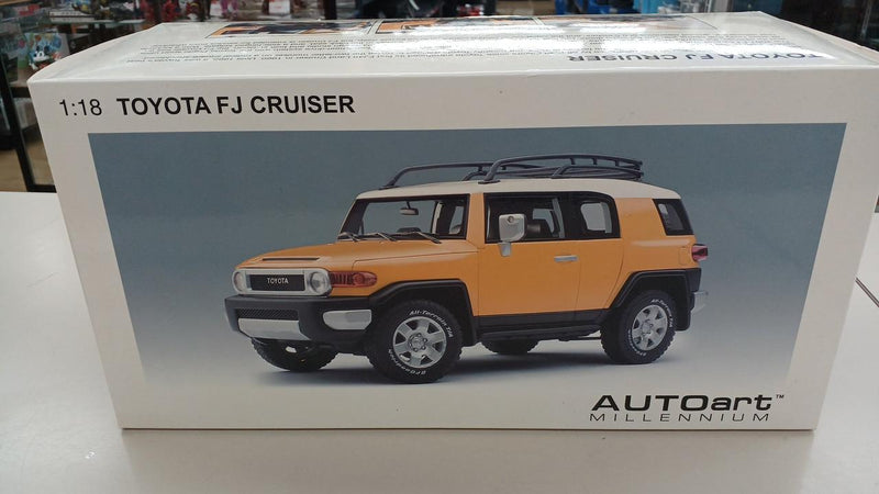 Load image into Gallery viewer, AUTOart TOYOTA FJ CRUISER 1/18 Scale Model Car– Used