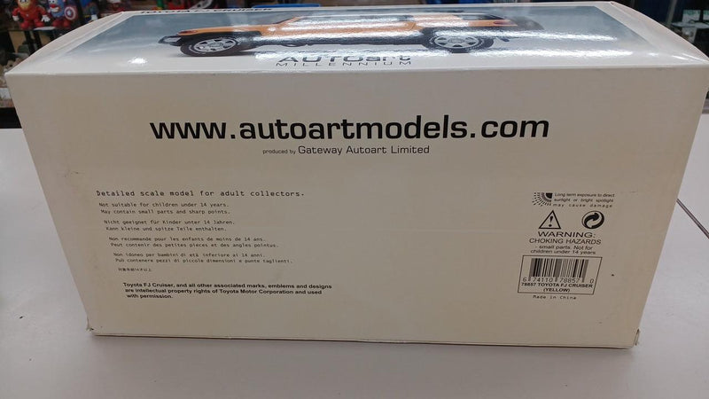 Load image into Gallery viewer, AUTOart TOYOTA FJ CRUISER 1/18 Scale Model Car– Used