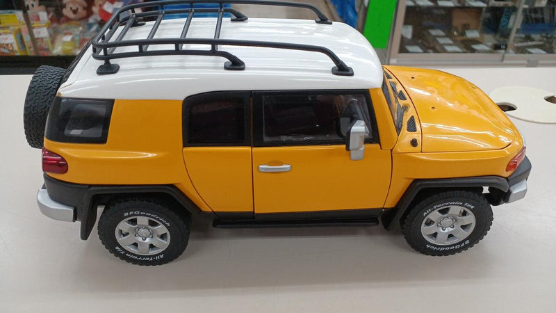 Load image into Gallery viewer, AUTOart TOYOTA FJ CRUISER 1/18 Scale Model Car– Used