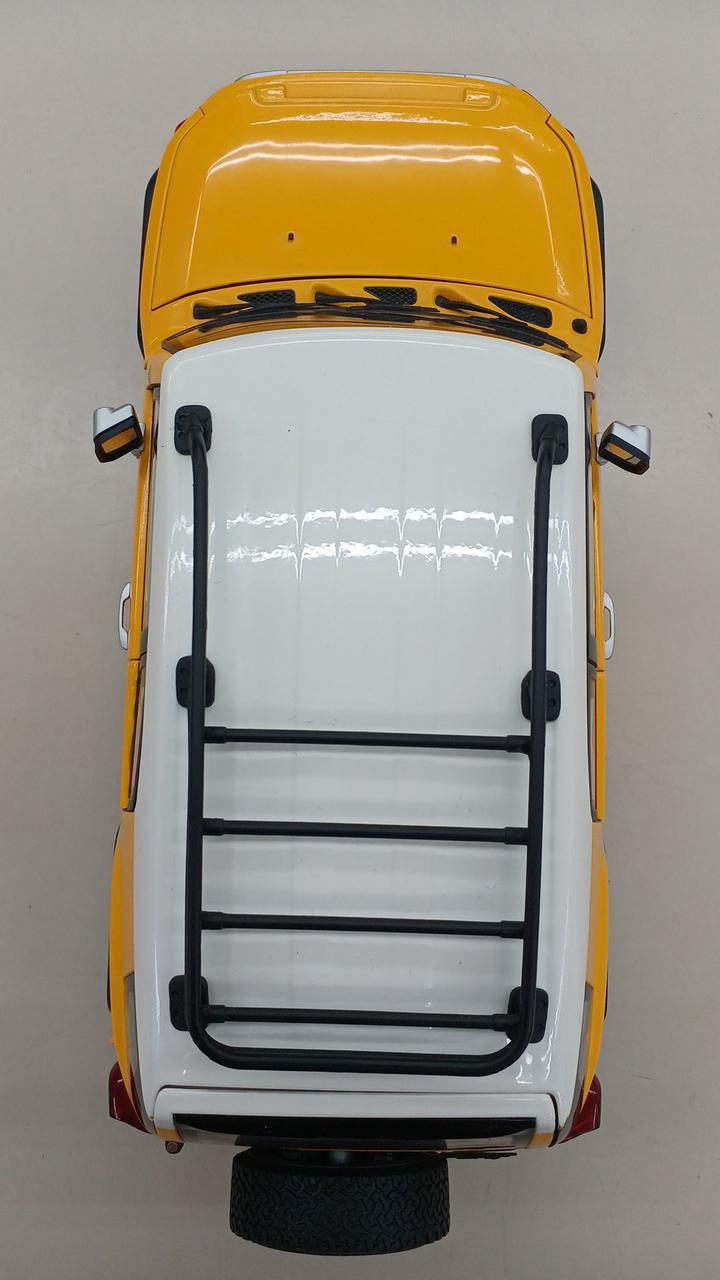 Load image into Gallery viewer, AUTOart TOYOTA FJ CRUISER 1/18 Scale Model Car– Used