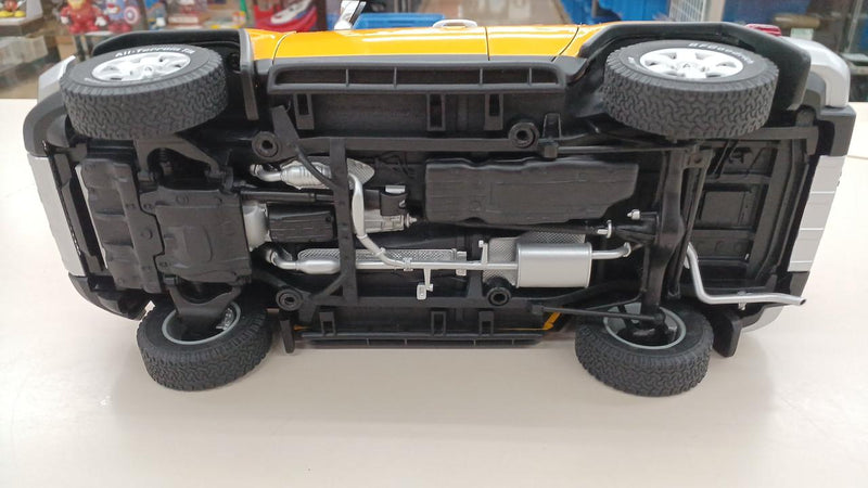 Load image into Gallery viewer, AUTOart TOYOTA FJ CRUISER 1/18 Scale Model Car– Used