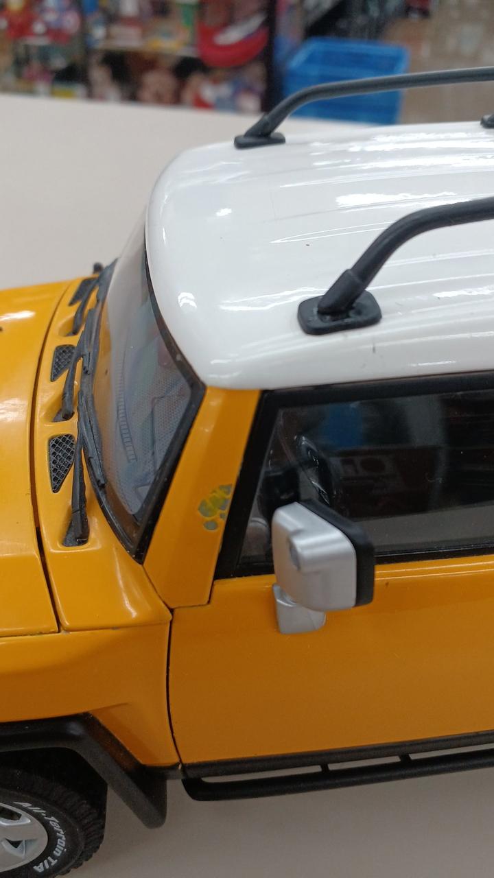 Load image into Gallery viewer, AUTOart TOYOTA FJ CRUISER 1/18 Scale Model Car– Used
