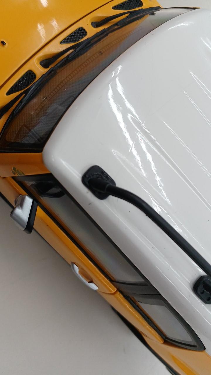 Load image into Gallery viewer, AUTOart TOYOTA FJ CRUISER 1/18 Scale Model Car– Used