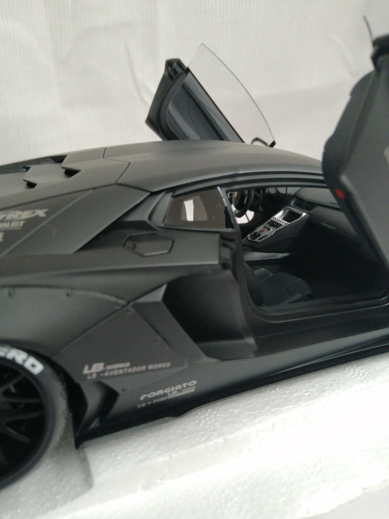 Laden Sie das Bild in Galerie -Viewer, AUTOart 1/18 Liberty Walk LB-Works Lamborghini Aventador