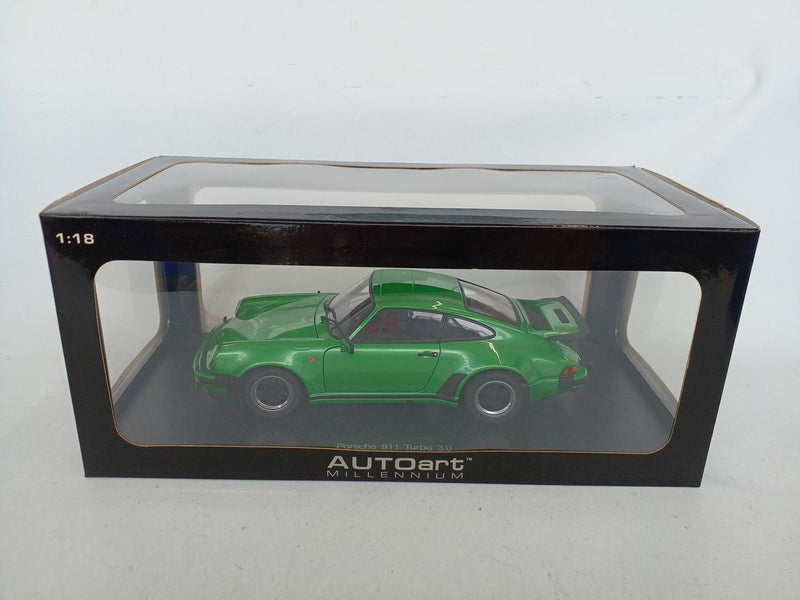 Carica immagine in Galleria Viewer, AUTOart 1/18 Porsche 911 (930) Turbo 3.0 Green Diecast Model