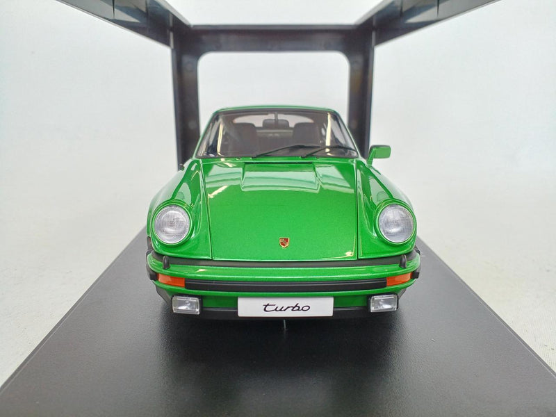 Carica immagine in Galleria Viewer, AUTOart 1/18 Porsche 911 (930) Turbo 3.0 Green Diecast Model