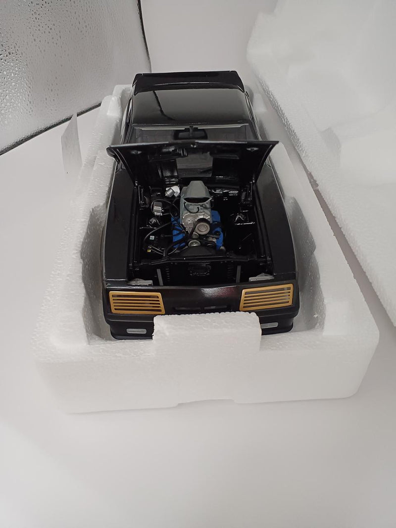 Laden Sie das Bild in Galerie -Viewer, AUTOart 1/18 Ford Falcon XB "Mad Max" Interceptor Scale Model