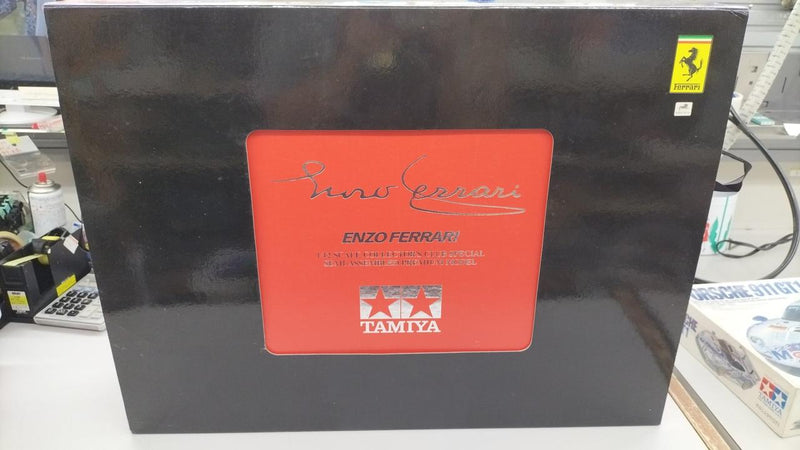 Laden Sie das Bild in Galerie -Viewer, TAMIYA 1/12 Enzo Ferrari Collector's Club Special Scale