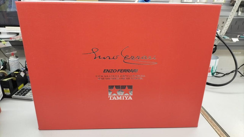 Laden Sie das Bild in Galerie -Viewer, TAMIYA 1/12 Enzo Ferrari Collector's Club Special Scale