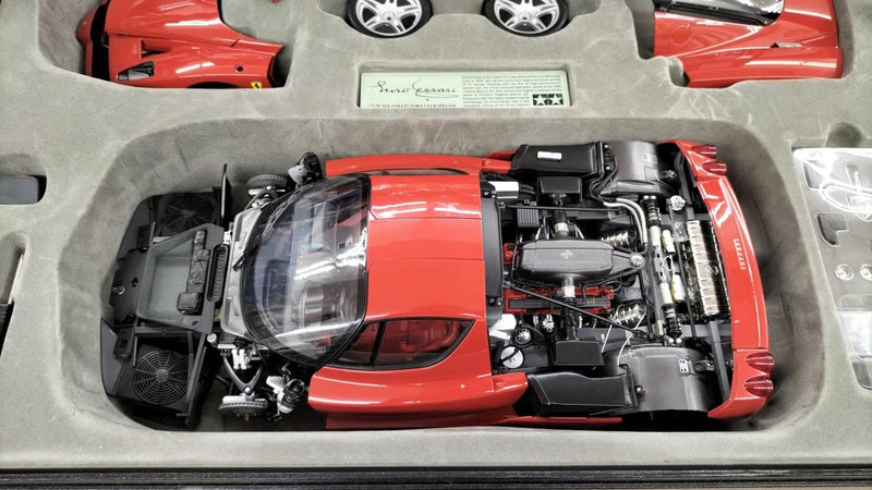 Laden Sie das Bild in Galerie -Viewer, TAMIYA 1/12 Enzo Ferrari Collector's Club Special Scale