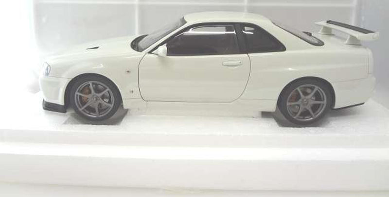 Laden Sie das Bild in Galerie -Viewer, AUTOart 1/18 Nissan Skyline GT-R R34 V-spec II (White Pearl) Scale Car– Used