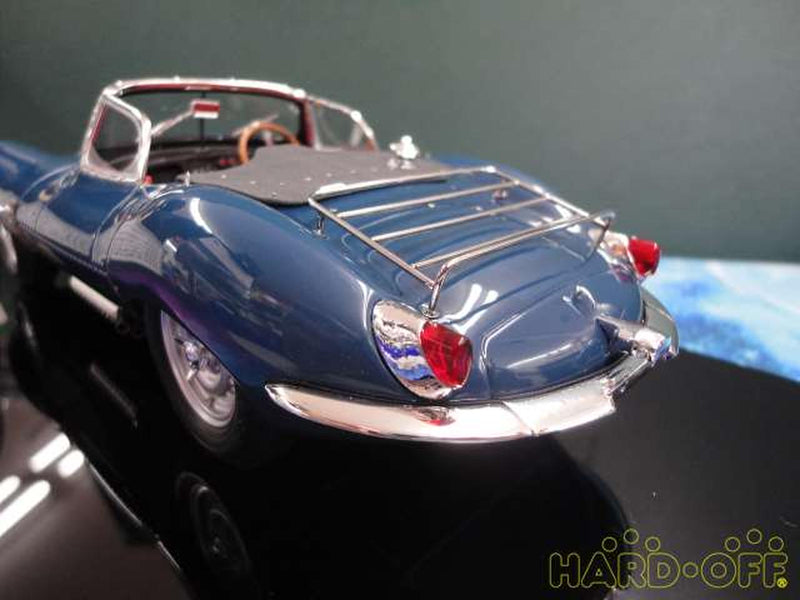 Load image into Gallery viewer, AMALGAM 1/18 Jaguar XKSS Scale Model Car– Used