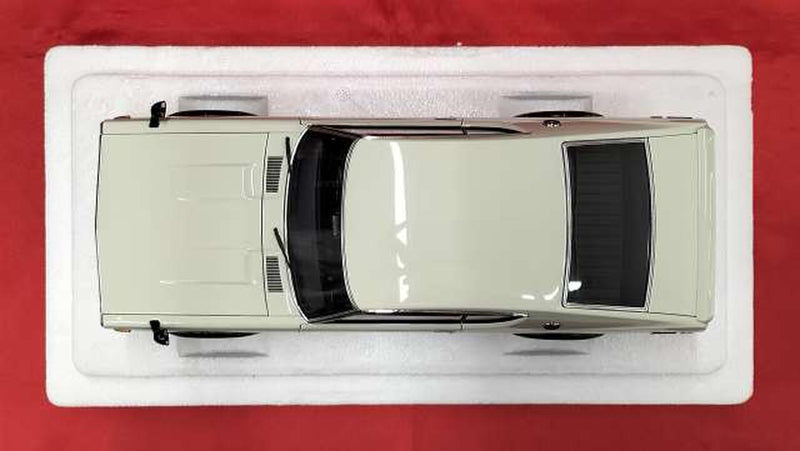 Chargez l'image dans la visionneuse de la galerie, AUTOart Nissan Skyline 2000 GT-R KPGC110 (White) 1/18 Scale Car– Used