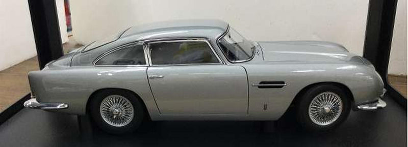 Load image into Gallery viewer, AUTOart Aston Martin DB5 1/18 Scale Model Car– Used