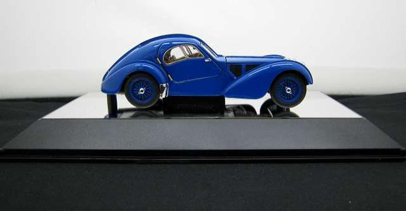 Cargue la imagen en el visor de la galería, AUTOART Bugatti Type 57SC Atlantic 1938 1/43 Scale Car– Used