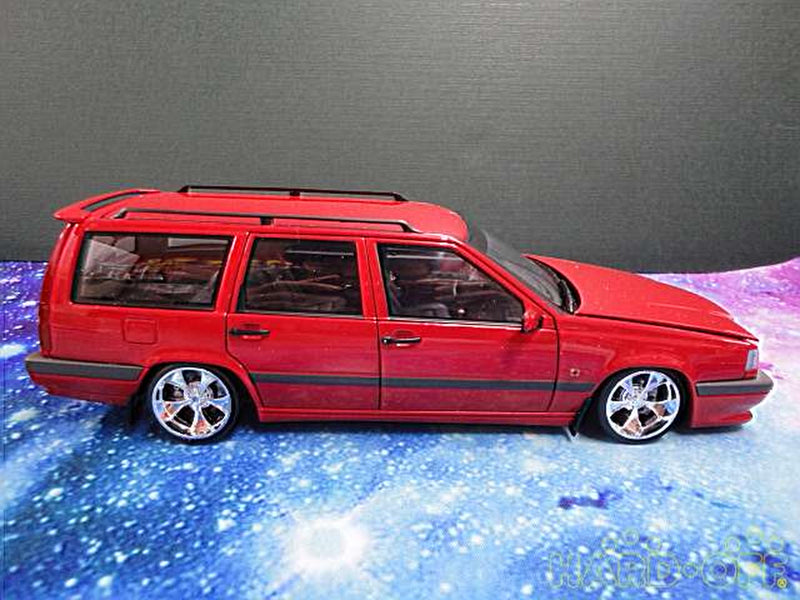 Carica immagine in Galleria Viewer, AUTOart 1/18 Scale Volvo 850R Estate– Used