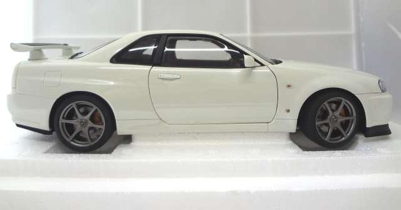 Laden Sie das Bild in Galerie -Viewer, AUTOart 1/18 Nissan Skyline GT-R R34 V-spec II (White Pearl) Scale Car– Used