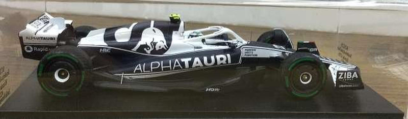 Laden Sie das Bild in Galerie -Viewer, SPARK Scuderia AlphaTauri AT03 1/43 Scale Car– Used