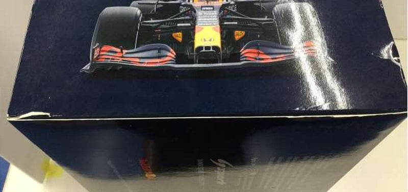 Laden Sie das Bild in Galerie -Viewer, SPARK 18S601 Red Bull Honda RB16B #33 Dutch GP Winner 1/18 Scale Car– Used