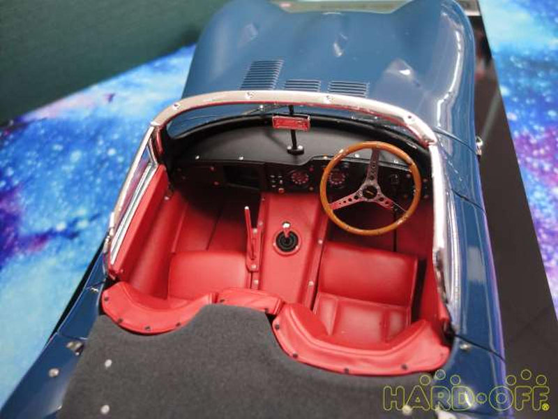 Load image into Gallery viewer, AMALGAM 1/18 Jaguar XKSS Scale Model Car– Used