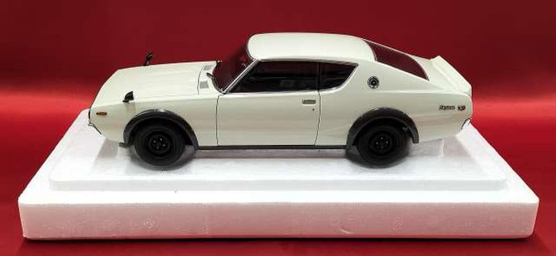 Chargez l'image dans la visionneuse de la galerie, AUTOart Nissan Skyline 2000 GT-R KPGC110 (White) 1/18 Scale Car– Used