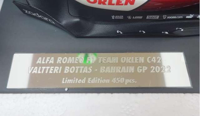 Chargez l'image dans la visionneuse de la galerie, MINICHAMPS Bahrain GP 2022 Alfa Romeo C42 1/43 Scale Model Car– Used