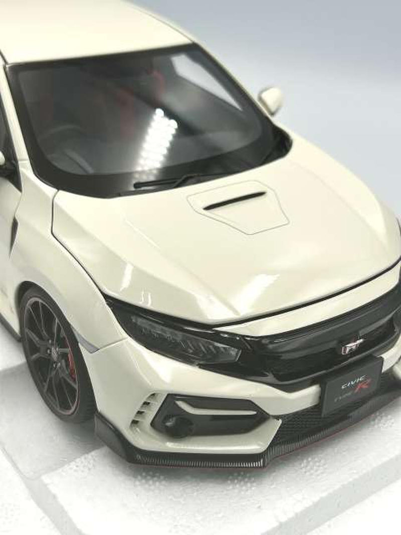 Load image into Gallery viewer, AUTOart HONDA Civic TYPE R (FK8) 2021 1/18 Scale Model Car– Used