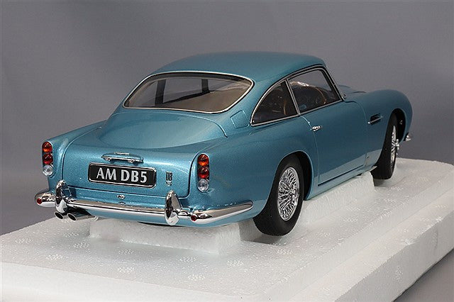 Cargue la imagen en el visor de la galería, AUTOart 1/18 Aston Martin DB5 Light Blue Pearl
