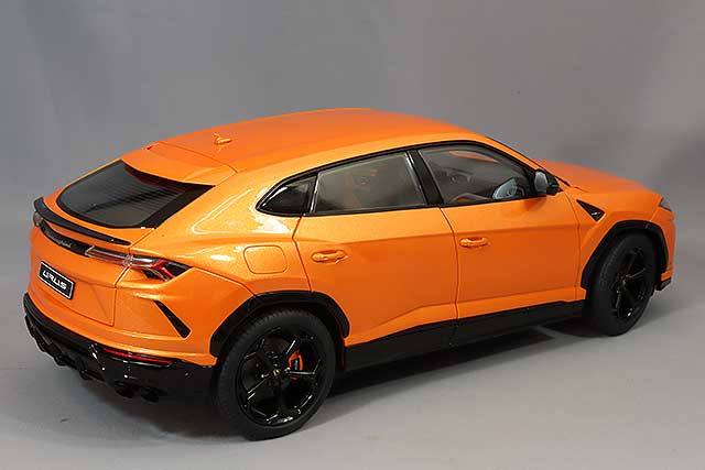 Cargue la imagen en el visor de la galería, AUTOart 1/18 Lamborghini Urus Pearl Orange