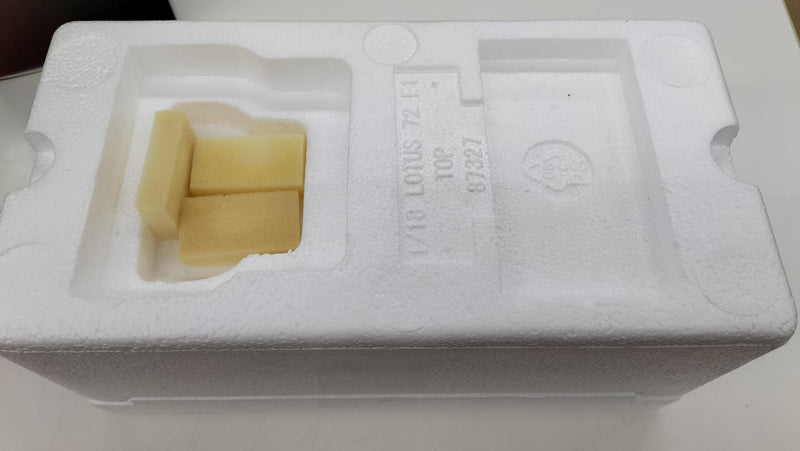 Load image into Gallery viewer, AUTOart TEAM LOTUS TYPE 72E 1973 1/18 Diecast Car– Used