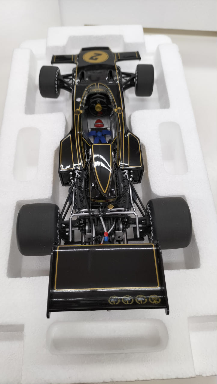 Load image into Gallery viewer, AUTOart TEAM LOTUS TYPE 72E 1973 1/18 Diecast Car– Used