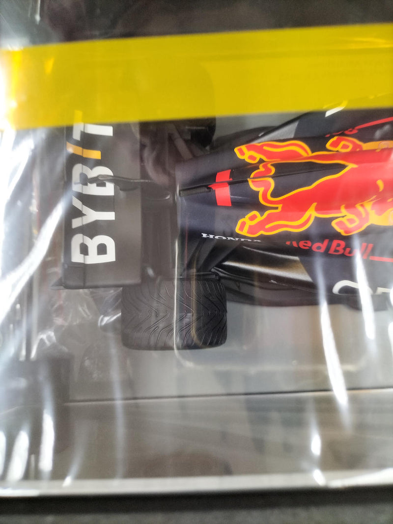 Laden Sie das Bild in Galerie -Viewer, SPARK 1/18 Oracle Red Bull Racing RB18 2022 JAPAN GP– Used