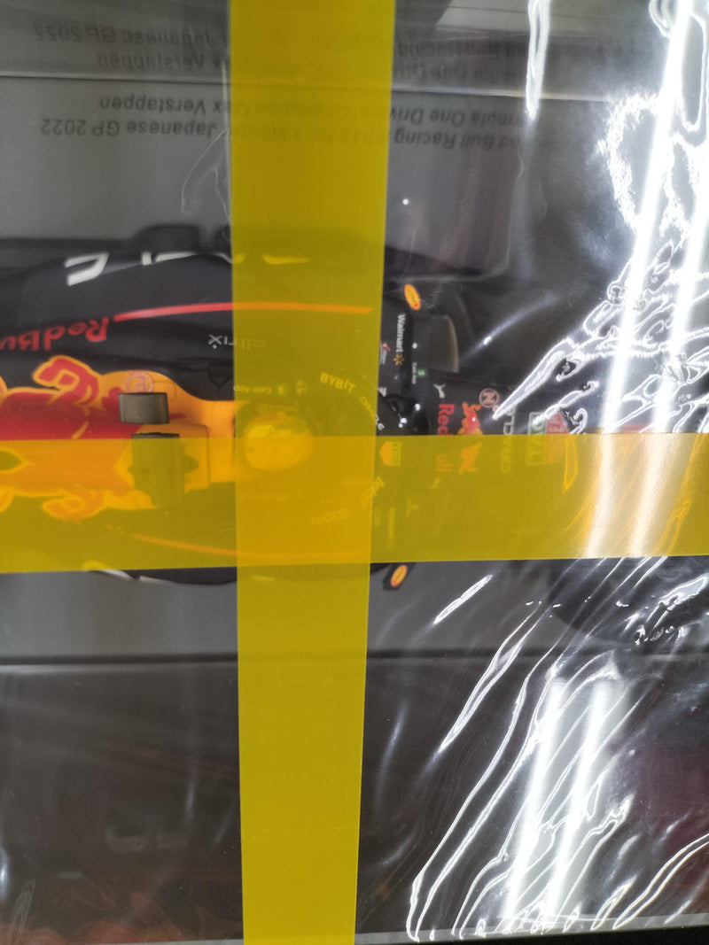 Laden Sie das Bild in Galerie -Viewer, SPARK 1/18 Oracle Red Bull Racing RB18 2022 JAPAN GP– Used