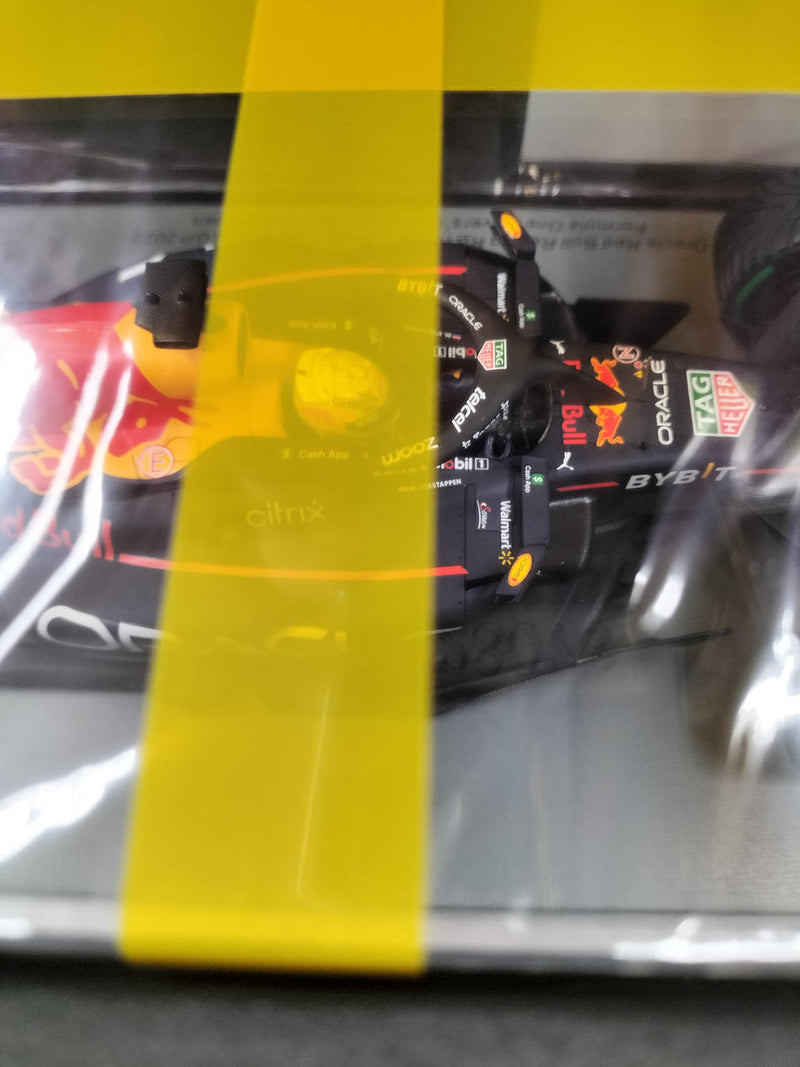 Laden Sie das Bild in Galerie -Viewer, SPARK 1/18 Oracle Red Bull Racing RB18 2022 JAPAN GP– Used