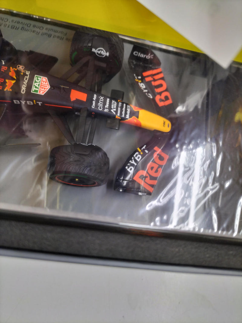 Laden Sie das Bild in Galerie -Viewer, SPARK 1/18 Oracle Red Bull Racing RB18 2022 JAPAN GP– Used