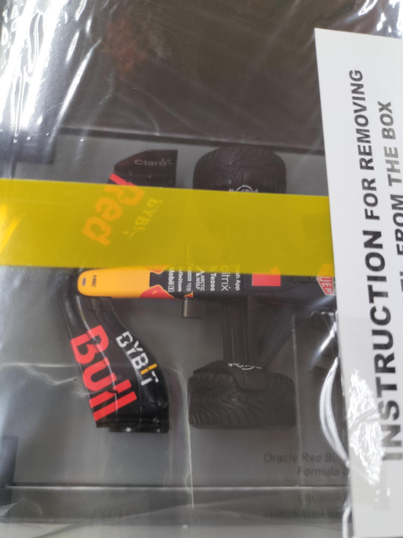 Laden Sie das Bild in Galerie -Viewer, SPARK 1/18 Oracle Red Bull Racing RB18 2022 JAPAN GP– Used