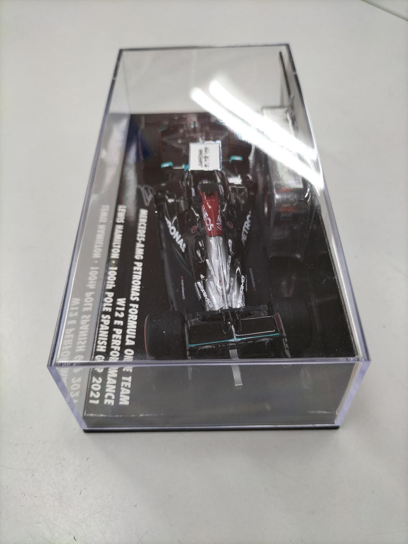 Laden Sie das Bild in Galerie -Viewer, SPARK 1/43 Petronas Formula One Team Model Car– Used