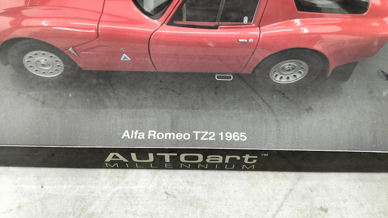 Carica immagine in Galleria Viewer, AUTOart 1/18 Scale Alfa Romeo TZ2 1965– Used