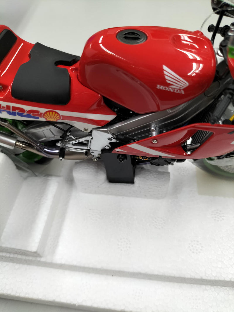 Load image into Gallery viewer, AUTOart Honda NSR500 WGP500 1/12 Scale Motorcycle Model– Used