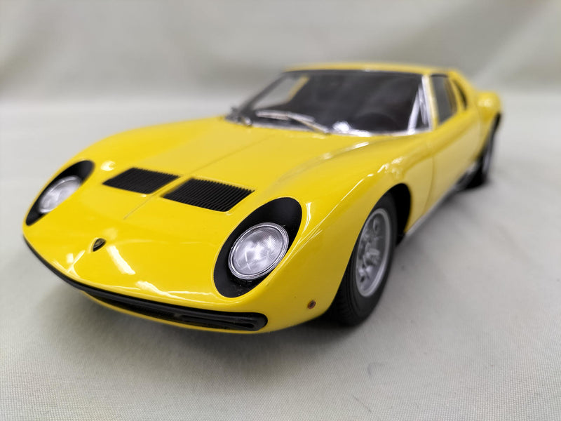 Load image into Gallery viewer, AUTOart Lamborghini Miura 1/18 Scale Model Car– Used