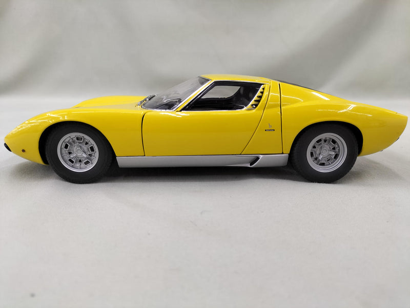 Load image into Gallery viewer, AUTOart Lamborghini Miura 1/18 Scale Model Car– Used