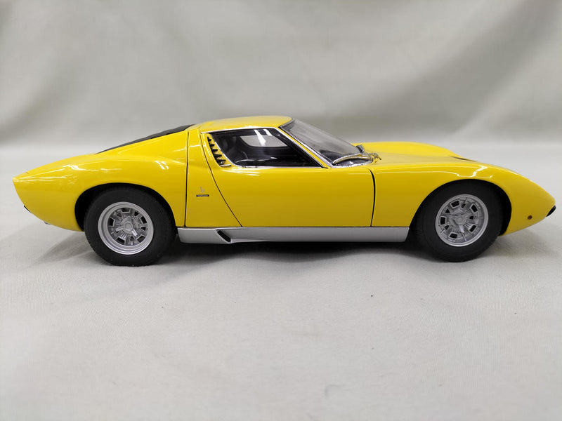 Load image into Gallery viewer, AUTOart Lamborghini Miura 1/18 Scale Model Car– Used