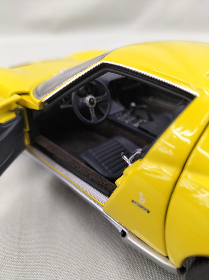 Load image into Gallery viewer, AUTOart Lamborghini Miura 1/18 Scale Model Car– Used