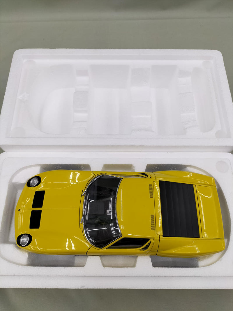 Load image into Gallery viewer, AUTOart Lamborghini Miura 1/18 Scale Model Car– Used