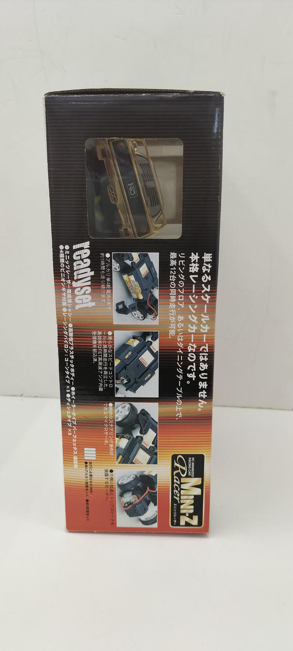 Laden Sie das Bild in Galerie -Viewer, KYOSHO Ferrari F40 Gold Paint Mini-Z Racer - Used