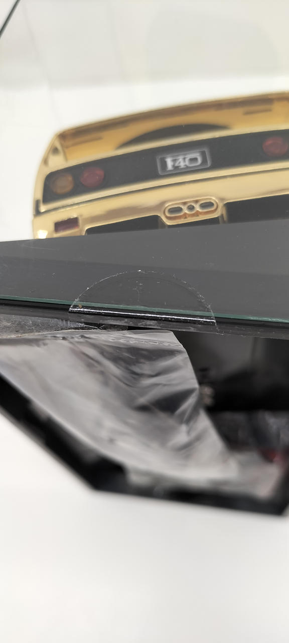 Laden Sie das Bild in Galerie -Viewer, KYOSHO Ferrari F40 Gold Paint Mini-Z Racer - Used