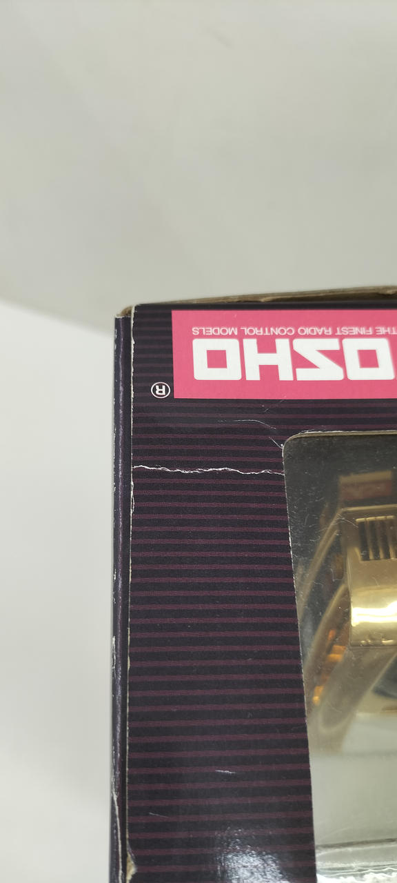 Laden Sie das Bild in Galerie -Viewer, KYOSHO Ferrari F40 Gold Paint Mini-Z Racer - Used