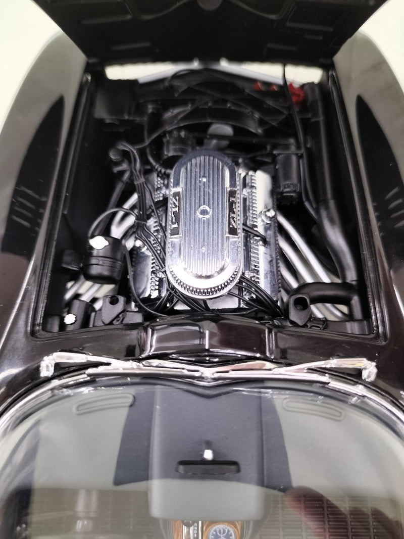 Load image into Gallery viewer, AUTOart "Mako Shark" CORVETTE CHEVROLET 1/18 Scale Car– Used