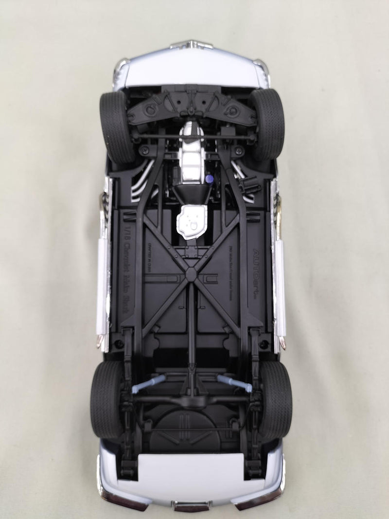Load image into Gallery viewer, AUTOart "Mako Shark" CORVETTE CHEVROLET 1/18 Scale Car– Used